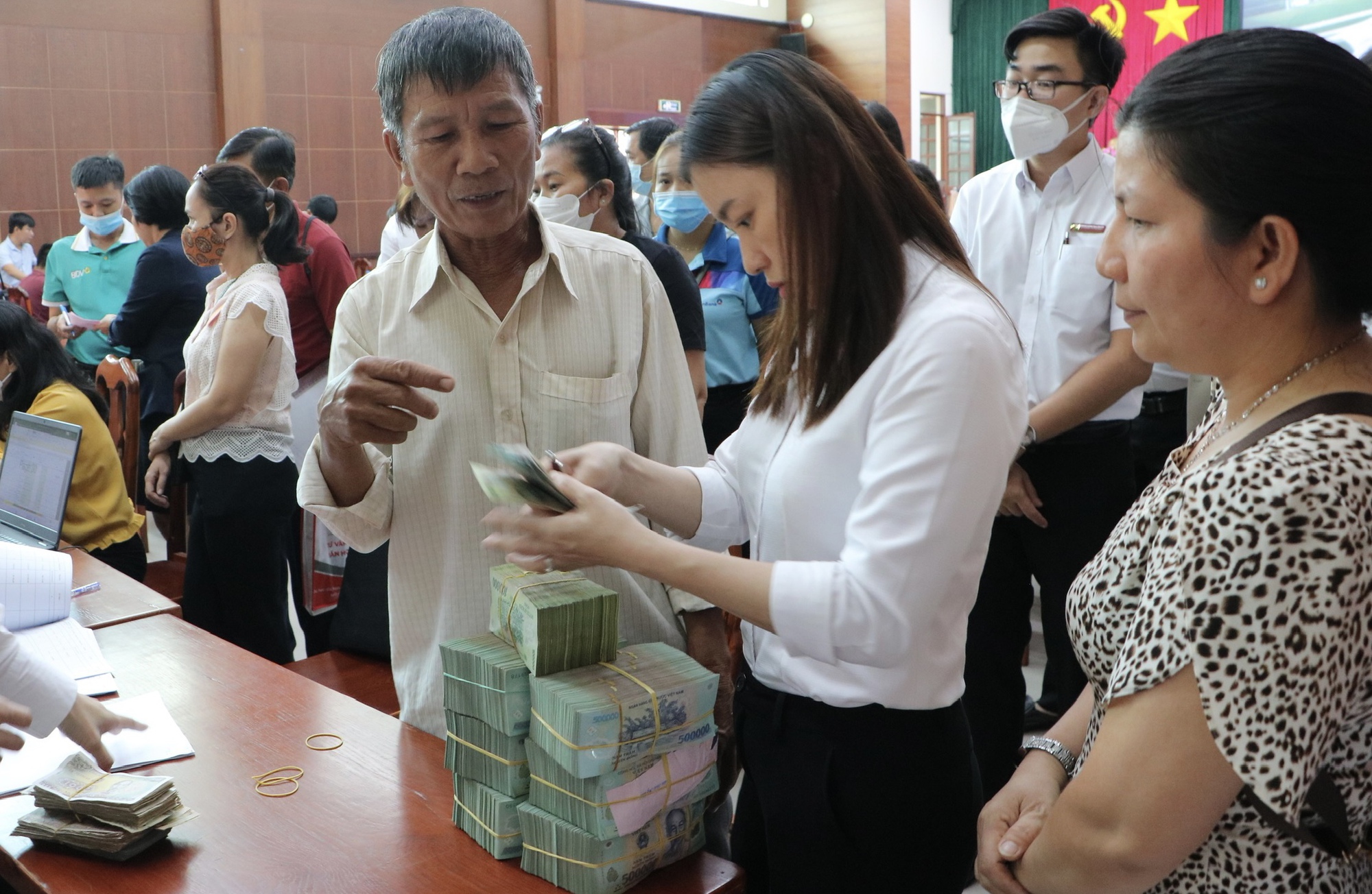 Nhà đầu tư đổ xô "gom hàng" chờ giá tăng 2 img5815 168499251589746477891