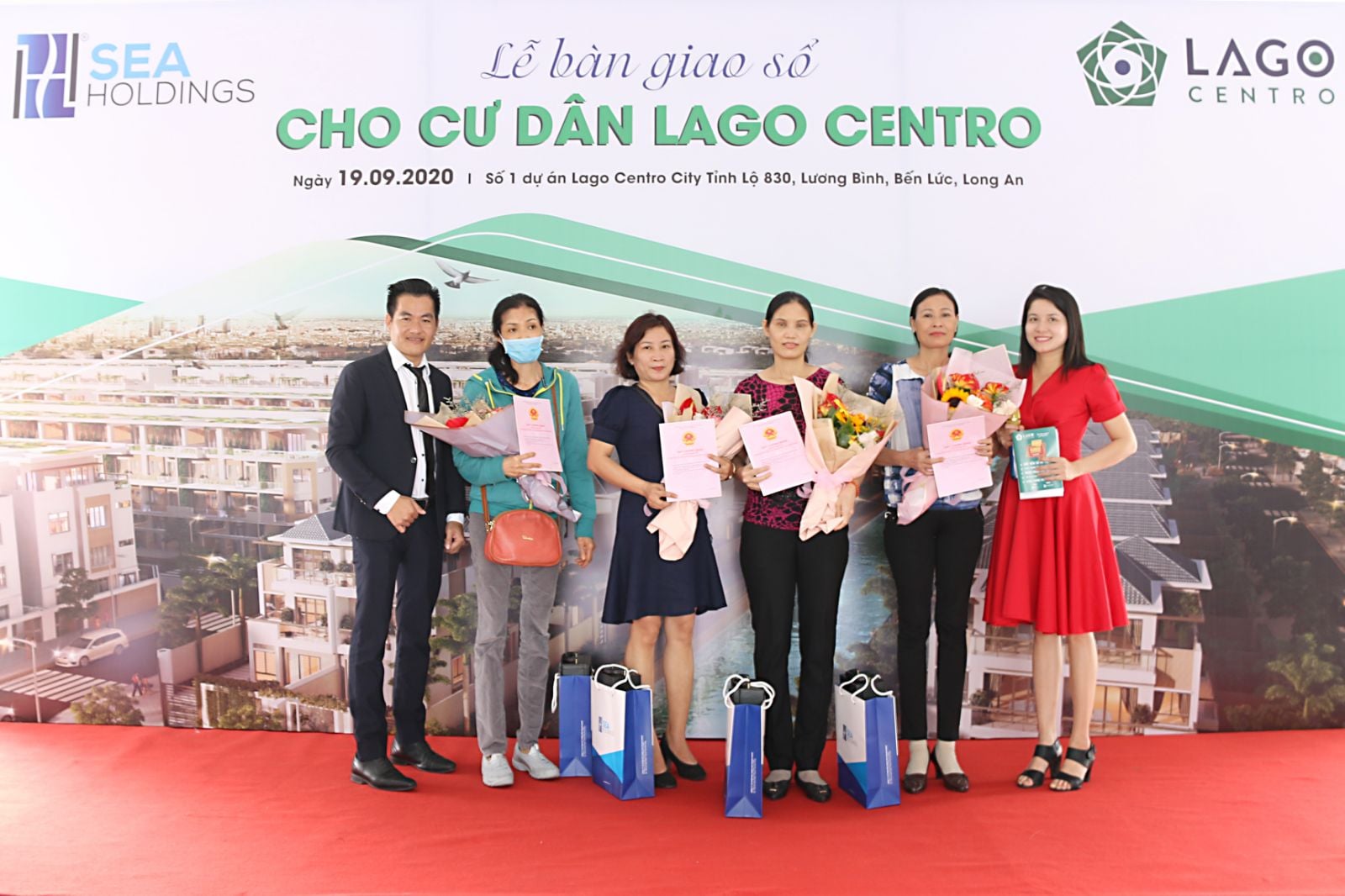 Chủ đầu tư Seaholdings thành công từ phương châm "bán nhà thật, cho nhu cầu thật" gạt bỏ những thông tin sai lệch lừa đảo 9 Chủ đầu tư Seaholdings bàn giao sổ dự án Lago Centro