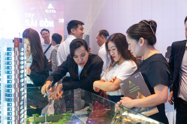SỰ KIỆN RA MẮT TÒA THÁP ELEVA – DESTINO CENTRO: "THỊNH VƯỢNG GIỮA TÂM ĐIỂM TOD TÂY SÀI GÒN" CHÍNH THỨC TẠO NÊN CƠN ĐỊA CHẤN TẠI KHU TÂY 32 z7889605303205 8122f643504c3bf4254dbcd8030e7d6e