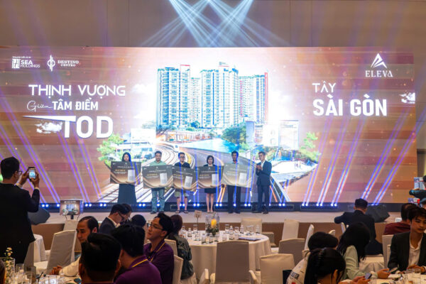 SỰ KIỆN RA MẮT TÒA THÁP ELEVA – DESTINO CENTRO: "THỊNH VƯỢNG GIỮA TÂM ĐIỂM TOD TÂY SÀI GÒN" CHÍNH THỨC TẠO NÊN CƠN ĐỊA CHẤN TẠI KHU TÂY 49 z7889605811799 730af7cd6581dab6042397351ee8c5e3